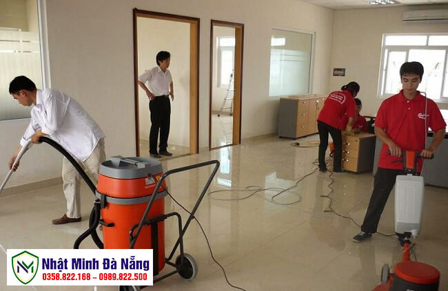 Thực hiện dọn dẹp và vệ sinh nhà ở
