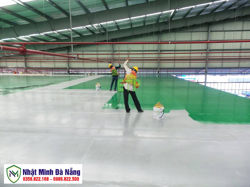 Thi công sơn epoxy lớp sơn thứ 1