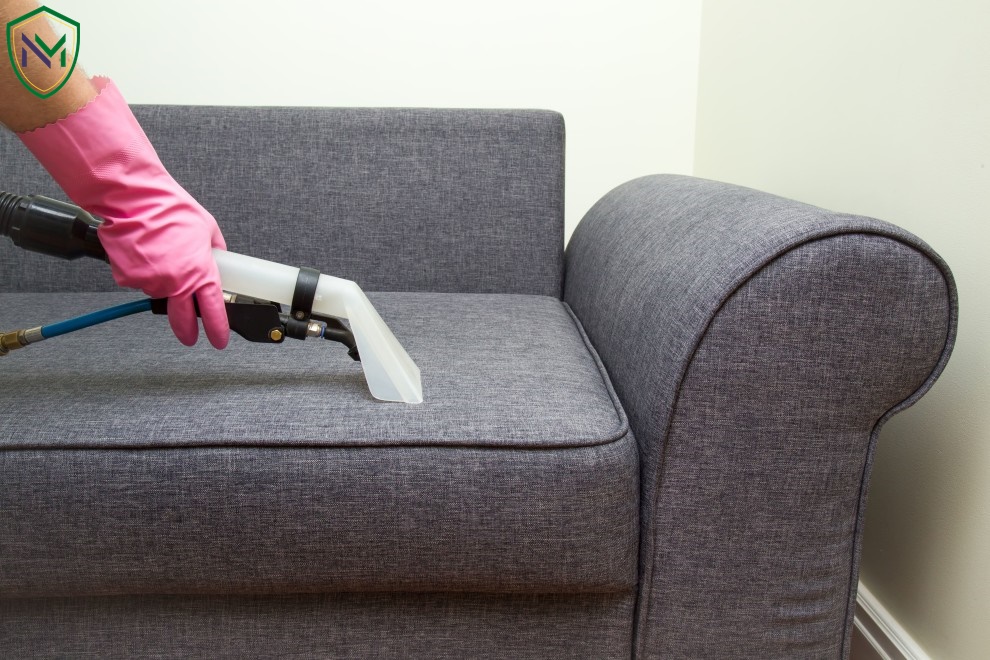 Dịch vụ vệ sinh sofa tại nhà với các dụng cụ và thiết bị máy móc chuyên dụng giúp bảo vệ sofa tốt hơn